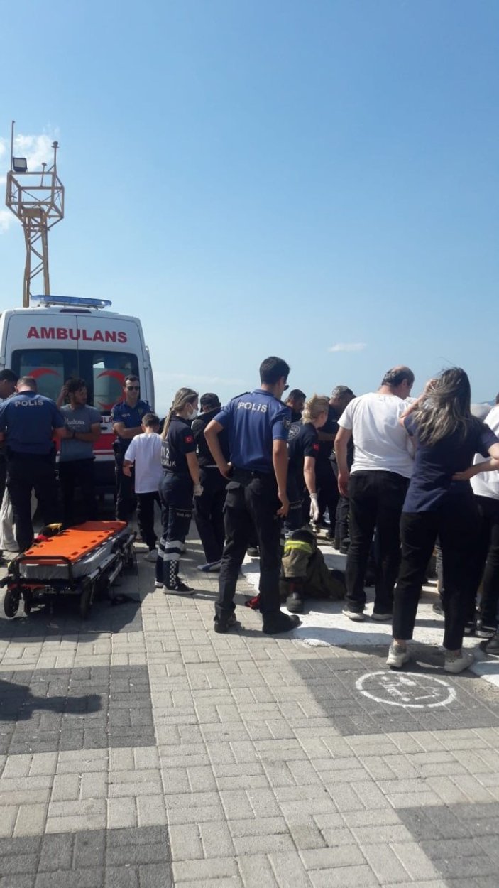 Bursa'da denize düşen yaşlı adama vatandaşlar müdahale etti