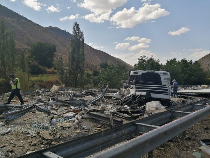 Erzurum’da tır kazasında şoför feci şekilde can verdi