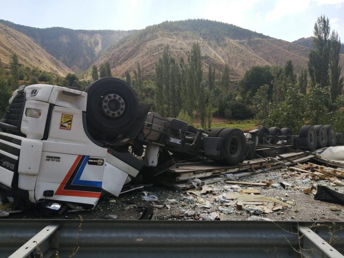 Erzurum’da tır kazasında şoför feci şekilde can verdi