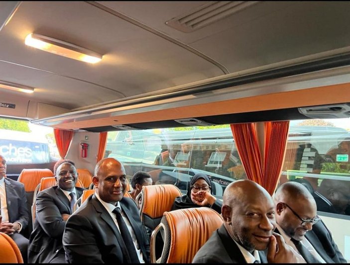 Kraliçe Elizabeth'in cenaze törenine Biden dışındaki liderler otobüsle taşındı