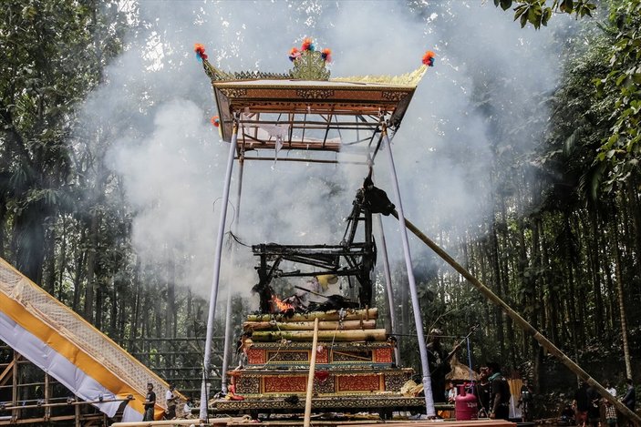 Endonezya’da Kraliyet Ailesi için ölü yakma töreni düzenlendi