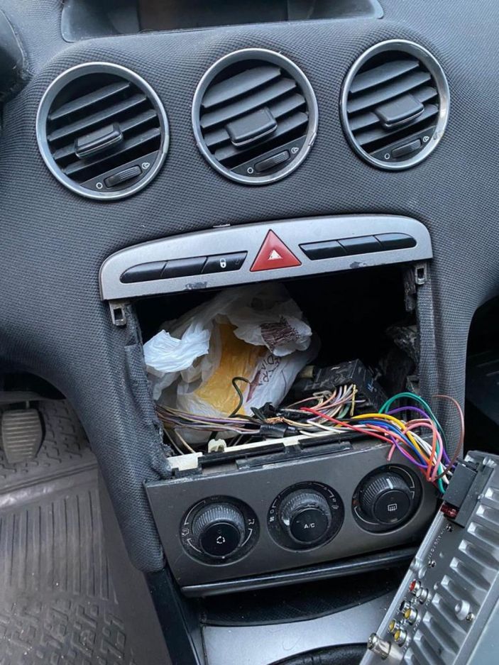 Eyüpsultan’da, bagajdan 1 kilogram uyuşturucu çıktı