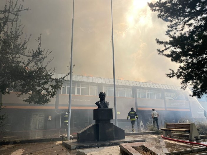 Erzurum Atatürk Üniversitesi'nde yangın paniği