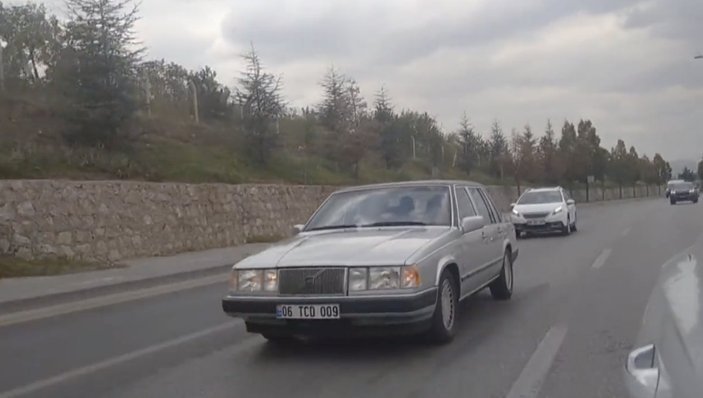 Devlet Bahçeli arabasıyla Ankara yollarında