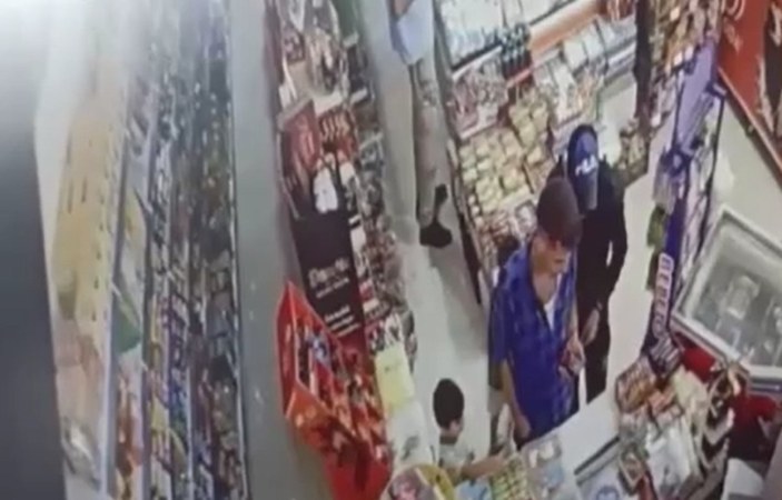 Arnavutköy'de hırsız, çaldığı kredi kartı ile alışveriş yaparken yakalandı