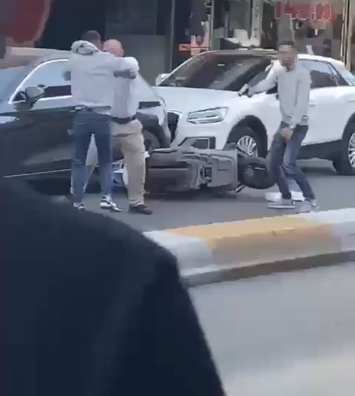 İstanbul’da cadde ortasında silahlı çatışma