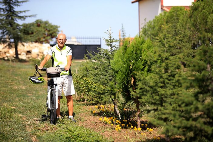 Kırklarelili emekli öğretmen, bisikletiyle günde 40 kilometre gidiyor