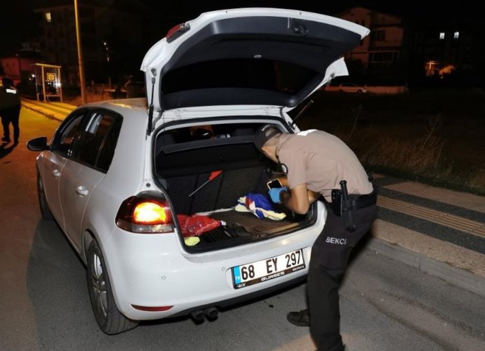 Aksaray'da bir sürücü, aracını durduran polislere kendini ihbar etti