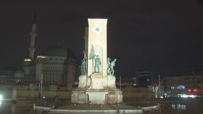 İstanbul, güne sağanak yağış ile başladı