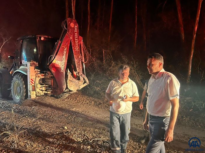 Antalya'da ormanlık alanda yangın