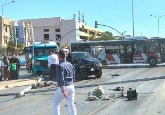 İzmir'de 16 kişinin yaralandığı kaza kamerada