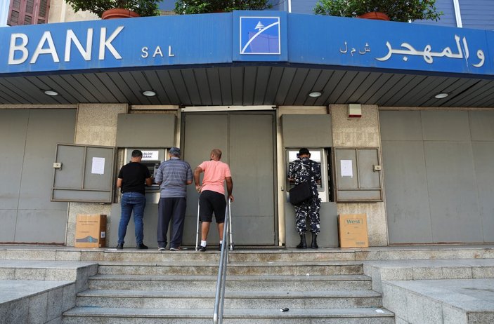 Lübnan'da baskınlar nedeniyle bankalar kapalı kalmaya devam edecek