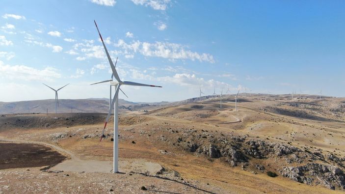 Sivas'ta 80 metre uzunluğundaki pervanelerin geçişi