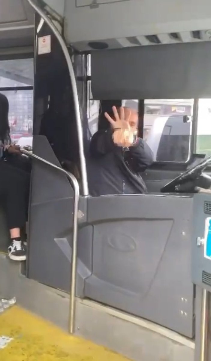 Bahçelievler'deki İETT şoförü, kadın yolcuya el hareketi çekti