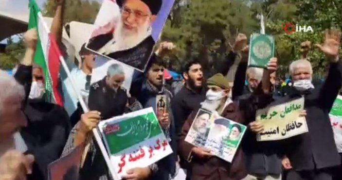 İran’da hükümete destek gösterileri