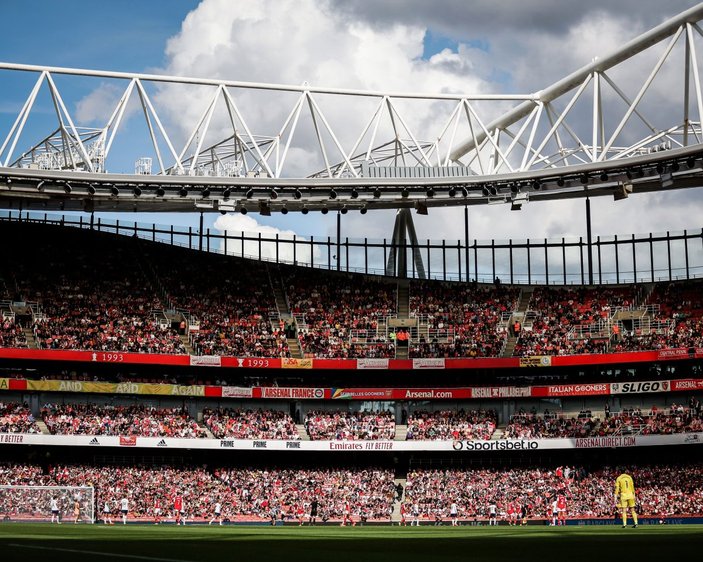 Arsenal - Tottenham maçında seyirci rekoru kırıldı