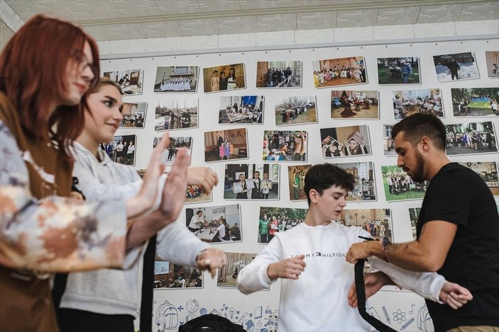 Ukraynalı gençlere gönüllülerden ilk yardım eğitimi