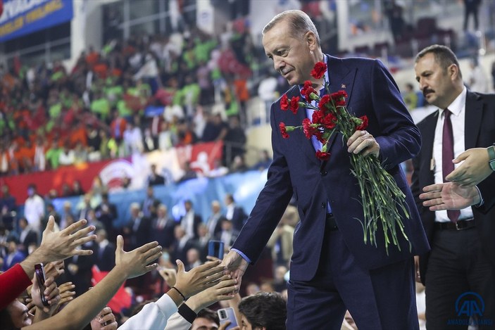Cumhurbaşkanı Erdoğan: Gençlerimize yönelik büyük bir gönül seferberliğine çıkıyoruz