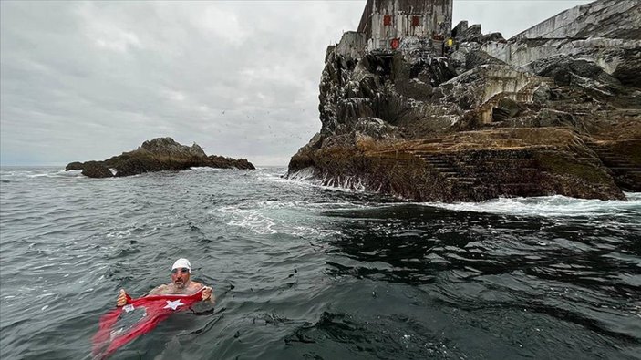 Master yüzücü Alsaran, İrlanda'da 19 kilometrelik parkuru yunuslarla yüzdü