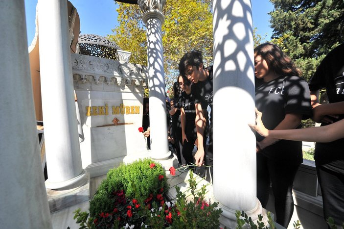 Zeki Müren vefatının 26'ncı yılında mezarı başında anıldı