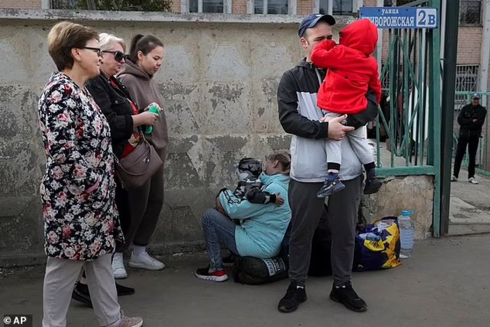 Rusya'da cepheye gidenler uğurlandı