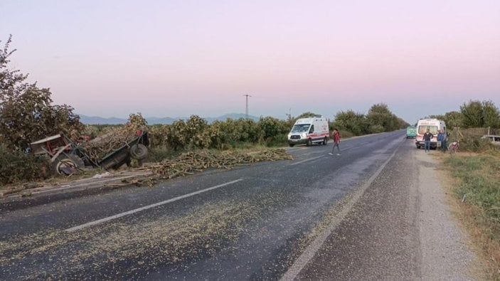 İzmir'de kamyon traktöre çarptı: 1 ölü 1 yaralı
