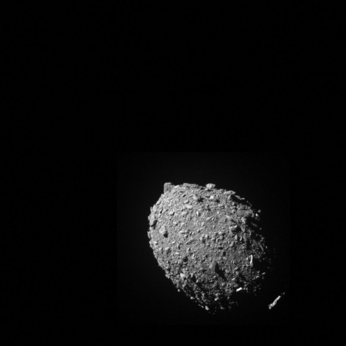 NASA'nın DART uzay aracı, Dimorphos asteroidine başarılı bir şekilde çarptı