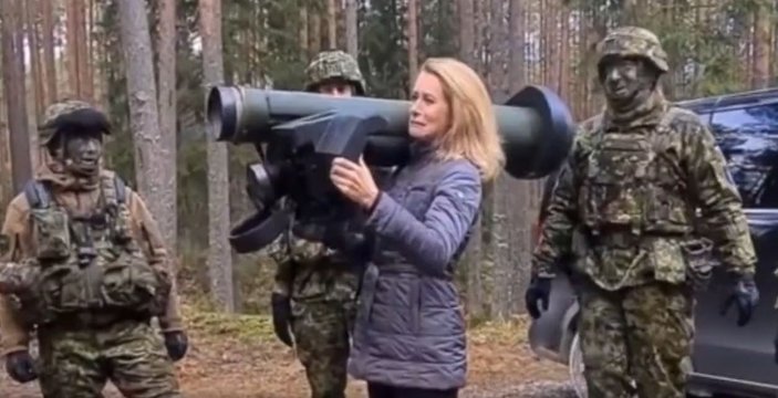 Estonya Başbakanı Kallas, tanksavar füzesi Javelin'i inceledi