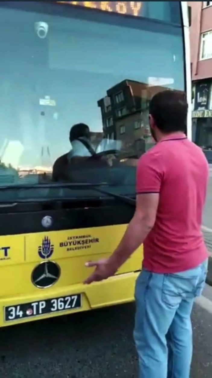 Sancaktepe'de dolu otobüsün önüne atlayarak isyan ettiler