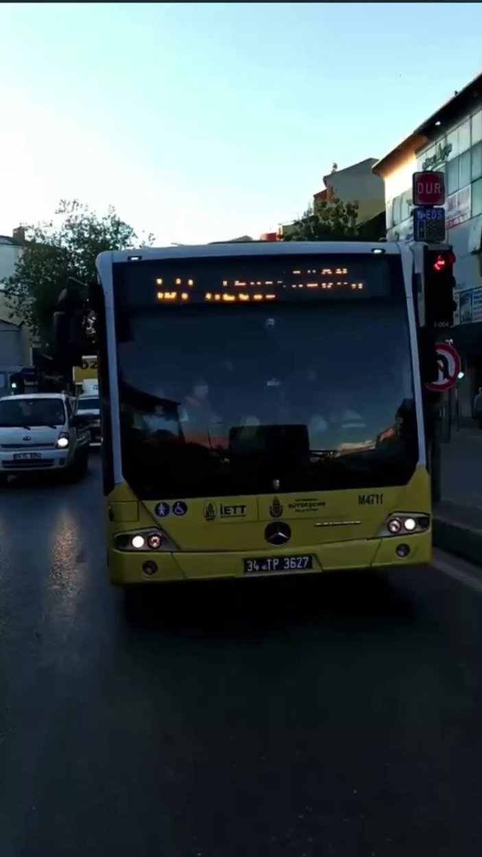Sancaktepe'de dolu otobüsün önüne atlayarak isyan ettiler