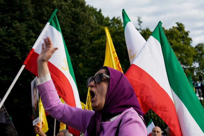 Giorgia Meloni, protestolara katılan İranlı kadınlara destek verdi