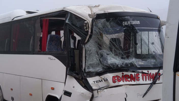Edirne’de iki servis minibüsü çarpıştı