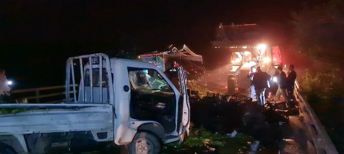 Bursa’da, mevsimlik işçileri taşıyan kamyonet kaza yaptı