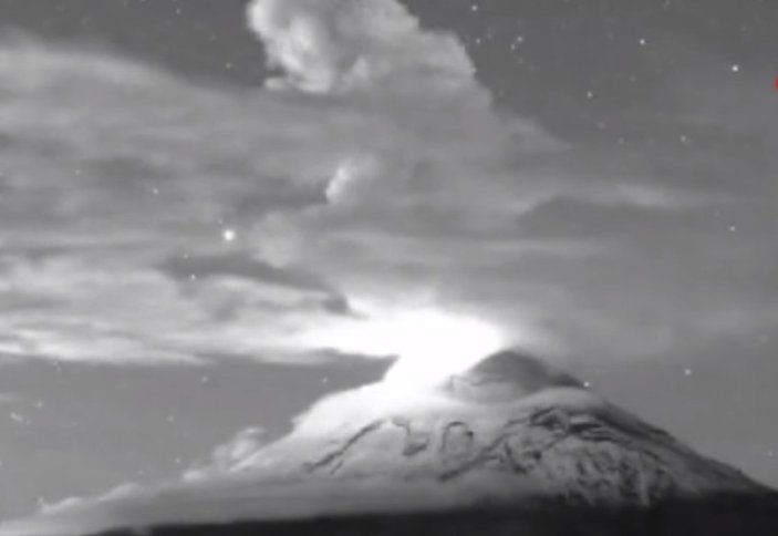 Meksika'da Popocatepetl Yanardağı’nda son 24 saatte 2 patlama