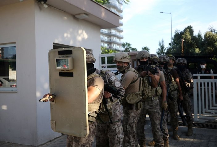 Mersin'de PKK/KCK operasyonu: Belediye personeli mercek altında