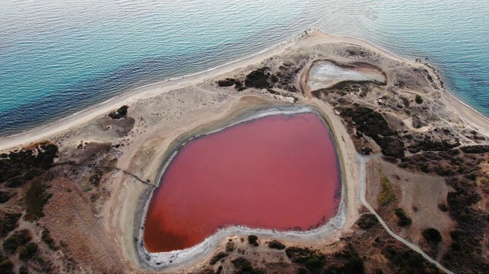 Çanakkale'deki Tuz Gölü, rengine kavuştu