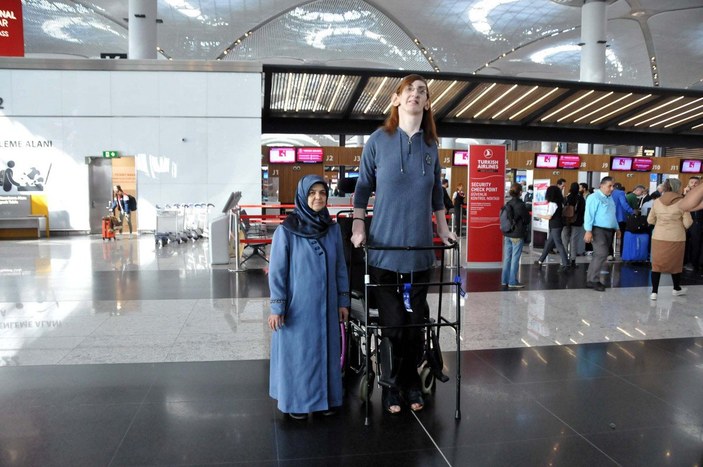 Dünyanın en uzun boylu kadını ABD'ye gitti