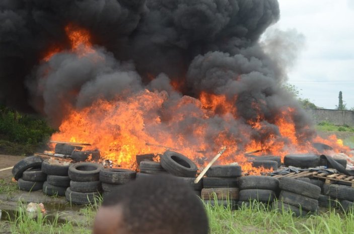 Nijerya'da, ele geçirilen yaklaşık 2 ton kokain yakıldı