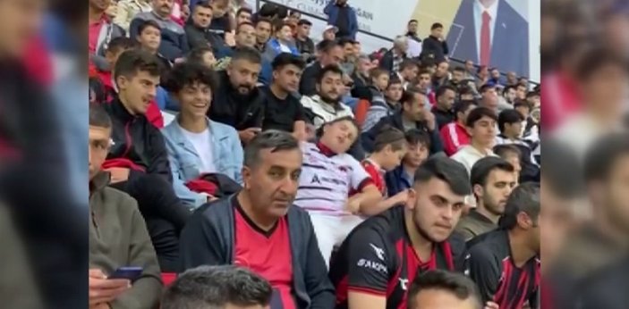 Erzincan'daki maçta çocuk taraftar kendinden geçti
