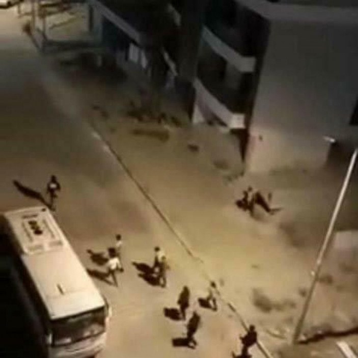 Aydın'da, kamyon kasasından sokağa bırakılan 95 kaçak göçmen yakalandı