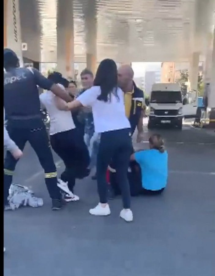 Bahçeşehir'de kız grubu kavgası