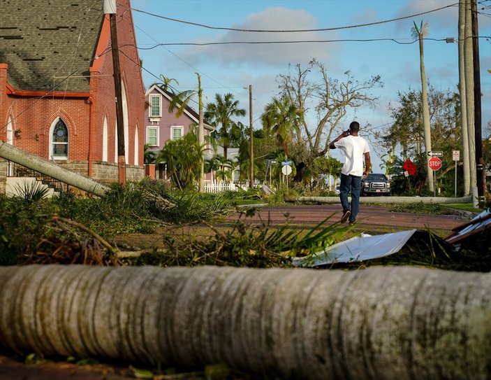 ABD'de Ian Kasırgası hayatı felç etti