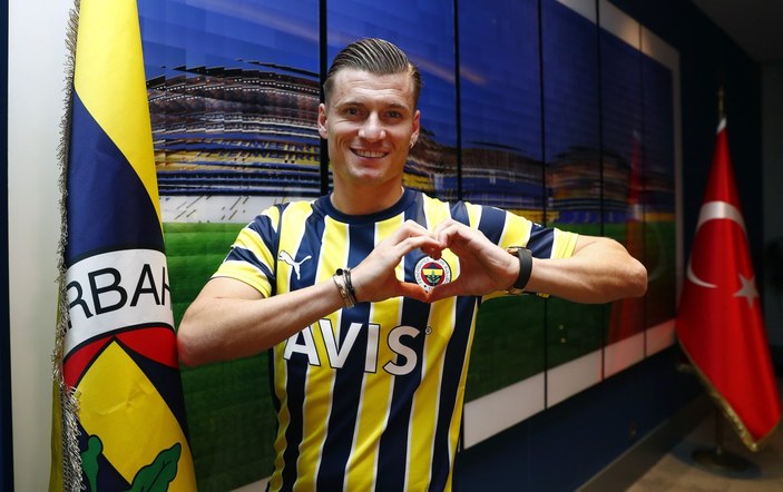 Ezgjan Alioski: Şampiyonluk için Fenerbahçe'deyim