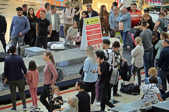 Antalya Havalimanı'nda Rus turist yoğunluğu devam ediyor