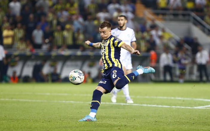 Ezgjan Alioski: Şampiyonluk için Fenerbahçe'deyim