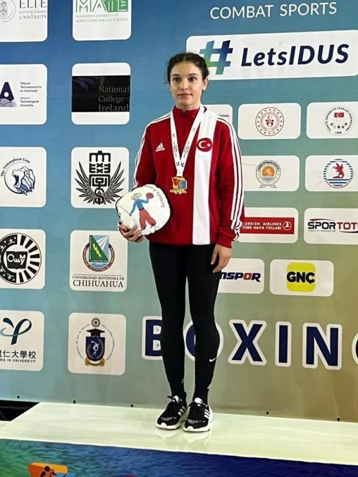 Genç boksör Erivan Barut dünya şampiyonu oldu