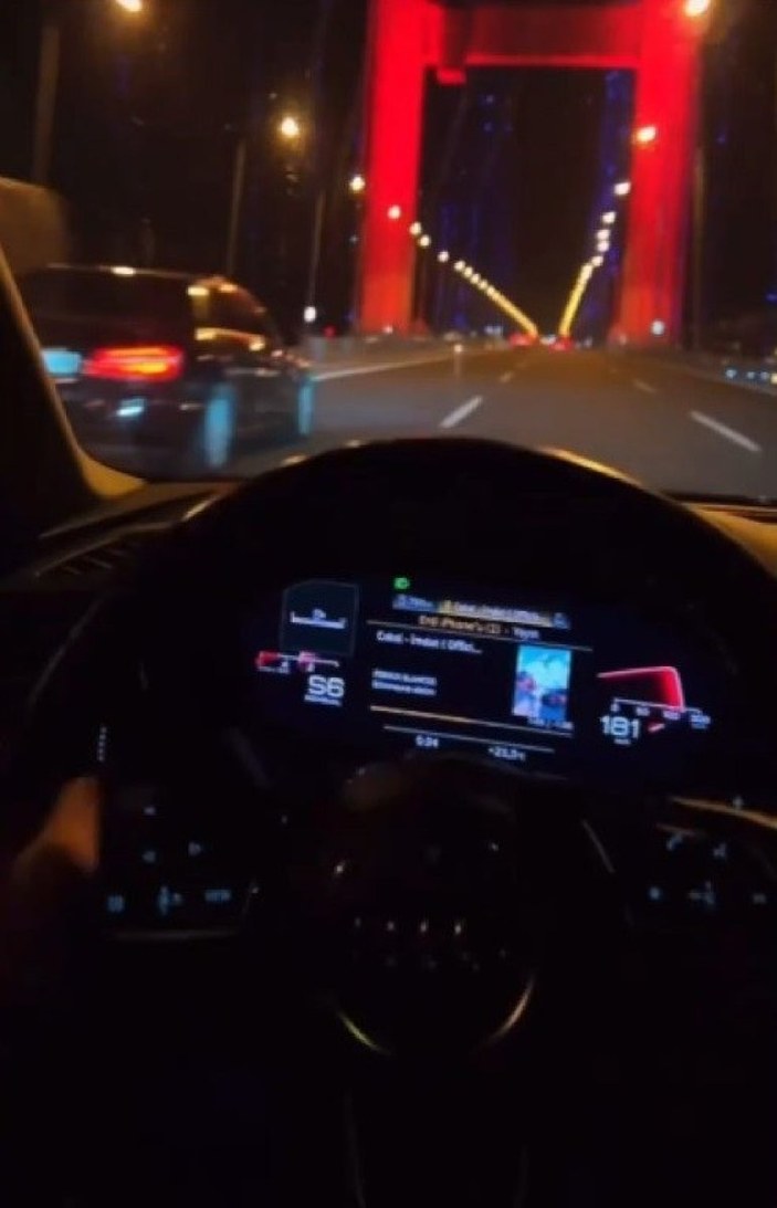 Bursa'da hız denemelerini paylaşan genç, otomobiliyle tırın altına girdi