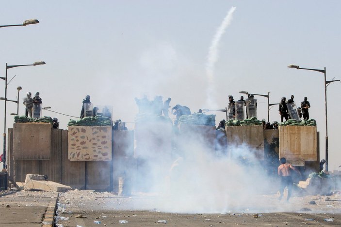 Bağdat'ta hükümet karşıtı gösterilerde ortalık karıştı