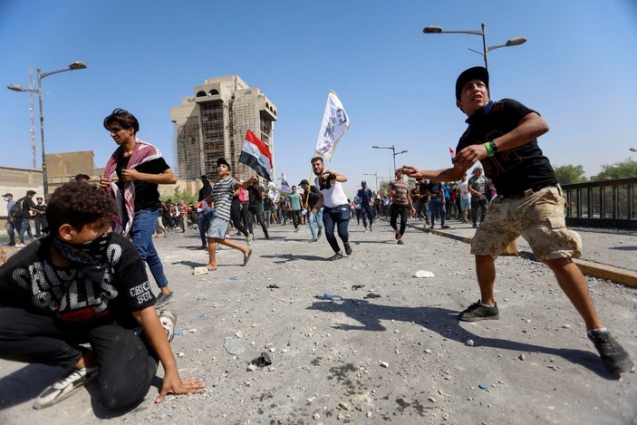 Bağdat'ta hükümet karşıtı gösterilerde ortalık karıştı