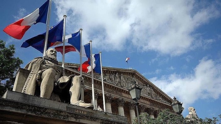 Fransa’da valinin Twitter'daki ayrımcı ifadeleri tepki çekti